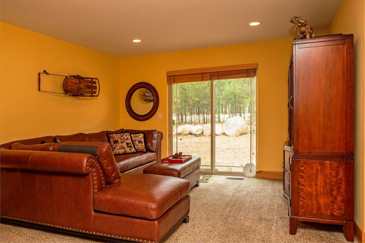 5-Star Luxury Tahoe Cabin! Great Location! Pool Table!Darts! Poker! Ping Pong! Games! South Lake Tahoe Luaran gambar