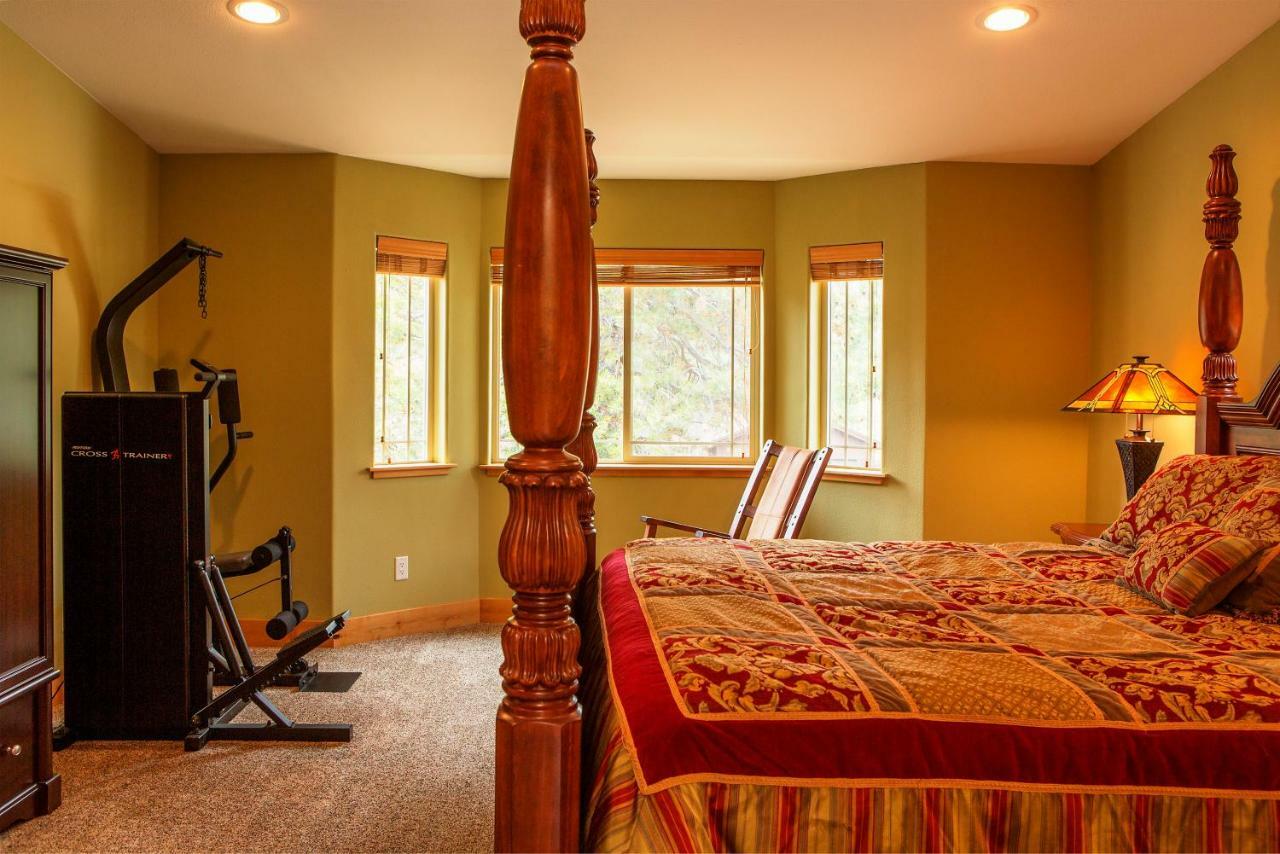 5-Star Luxury Tahoe Cabin! Great Location! Pool Table!Darts! Poker! Ping Pong! Games! South Lake Tahoe Luaran gambar