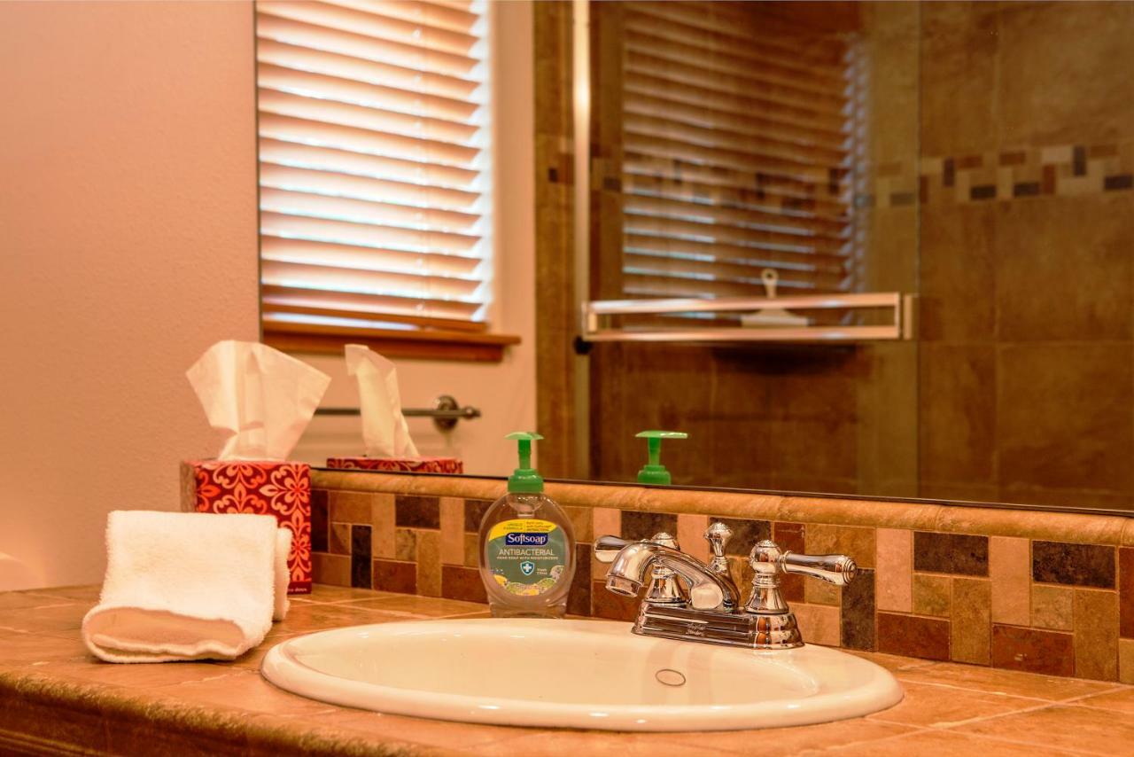 5-Star Luxury Tahoe Cabin! Great Location! Pool Table!Darts! Poker! Ping Pong! Games! South Lake Tahoe Luaran gambar