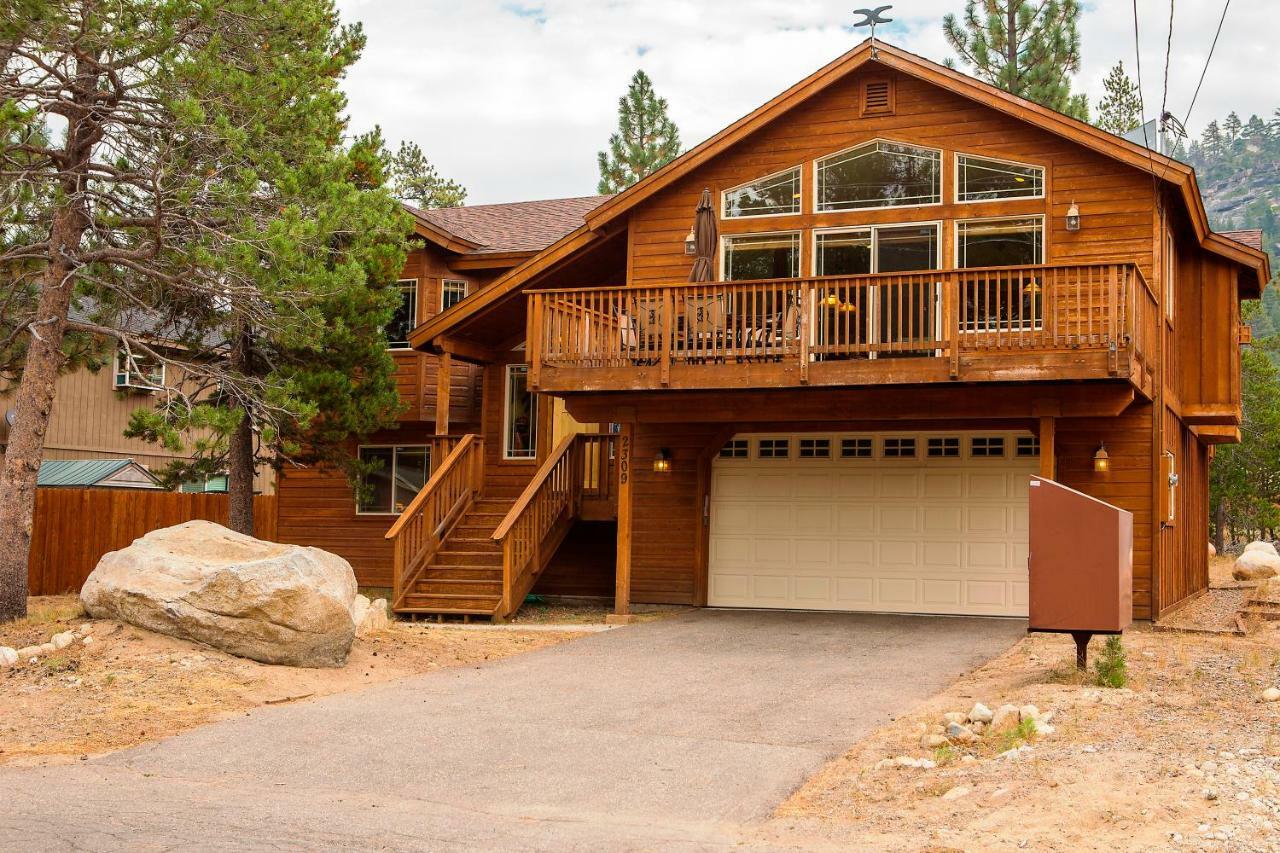 5-Star Luxury Tahoe Cabin! Great Location! Pool Table!Darts! Poker! Ping Pong! Games! South Lake Tahoe Luaran gambar