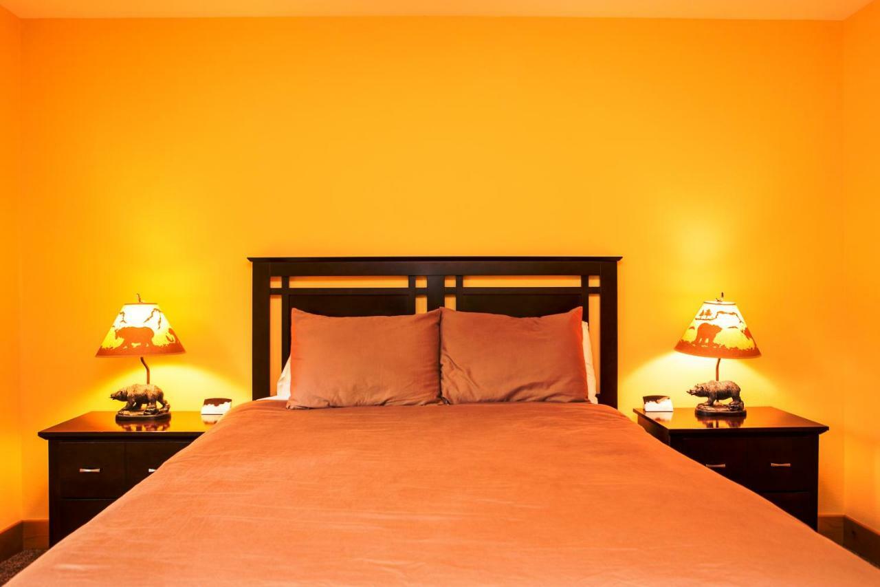 5-Star Luxury Tahoe Cabin! Great Location! Pool Table!Darts! Poker! Ping Pong! Games! South Lake Tahoe Luaran gambar